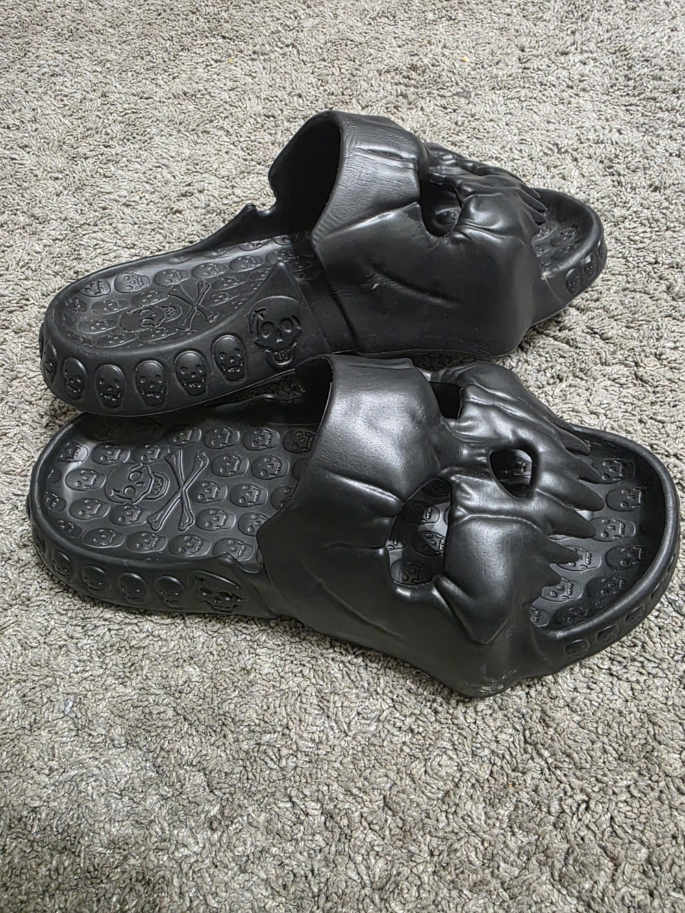 Black Skull-Accent Slide Sandals Size 8/9